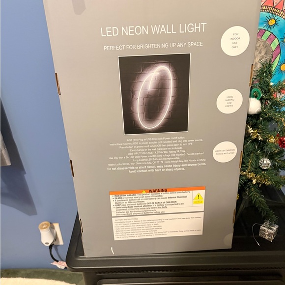 Neon Letter O Light - Picture 3 of 3